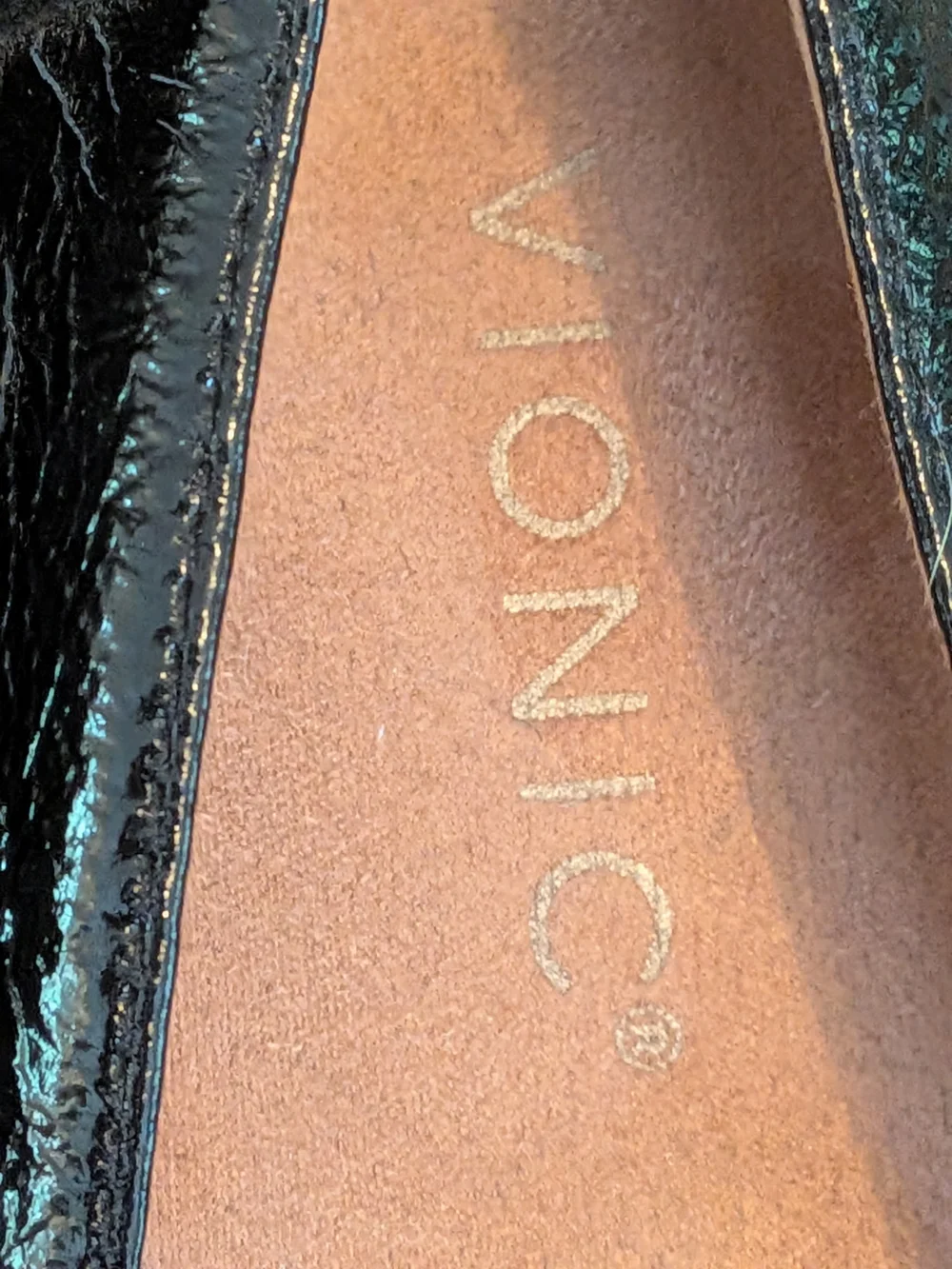 Vionic Kensley Black Crinkle Patent Leather Chunky Lug Sole Loafers Sz 9 Glossy